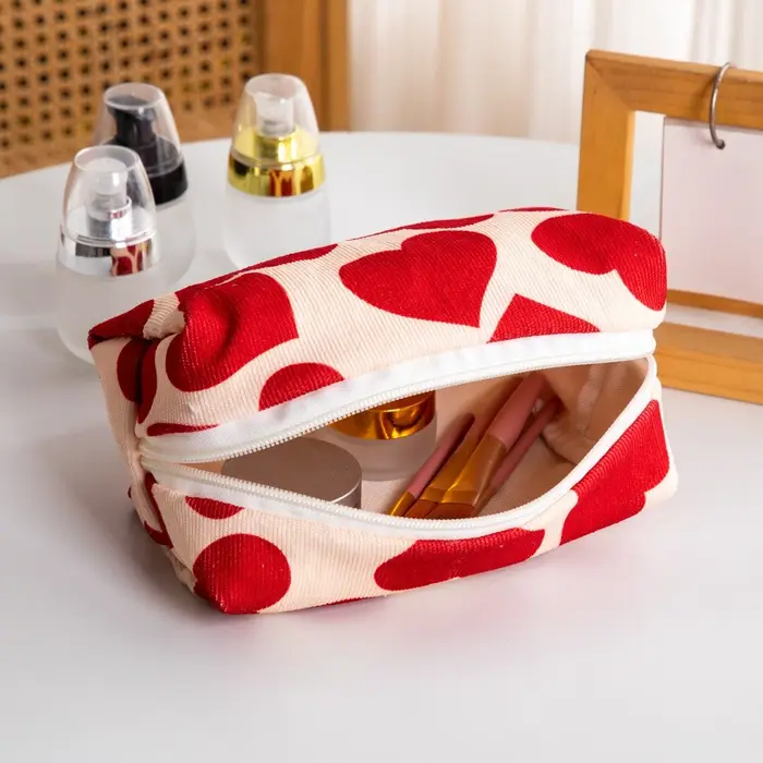 Sac de maquillage à motif de cœur rouge pour femmes