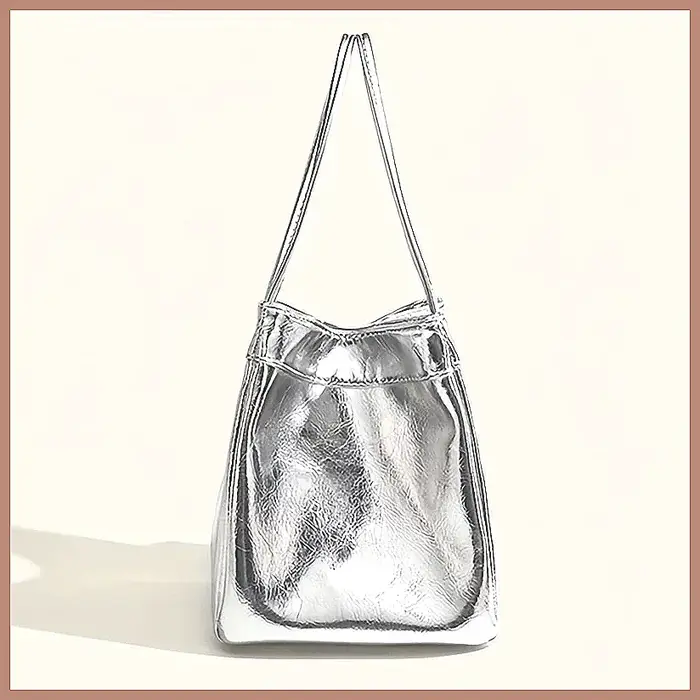 Mini sac seau argenté scintillant à cordon