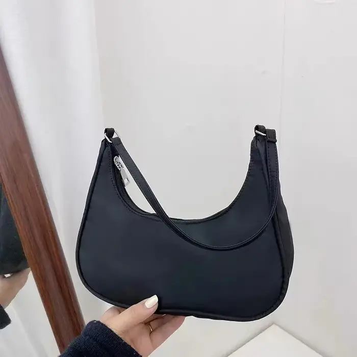Sac à bandoulière pour femme, sac en forme de croissant abordable pour femme, en nylon, avec fermetu