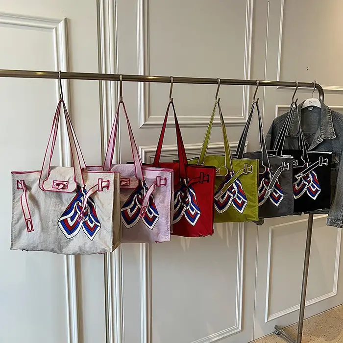 Sac fourre-tout en toile brodée grande capacité Lacousette