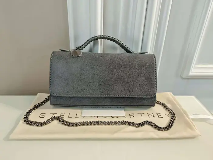 Sac à main en daim Stella pour femme, sac bandoulière à pois argentés, sac polyvalent à porter à la main, collection Printemps 2026, avec boucle magnétique souple