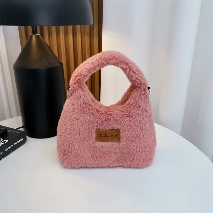 Pochette Hobos en fausse laine d'agneau pour femme