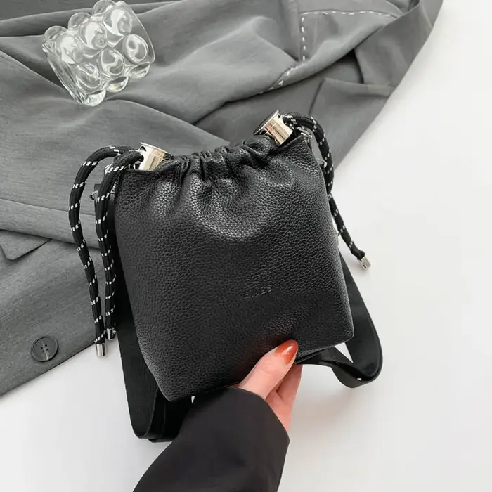 Mini sac à bandoulière en cuir léopard pour femme