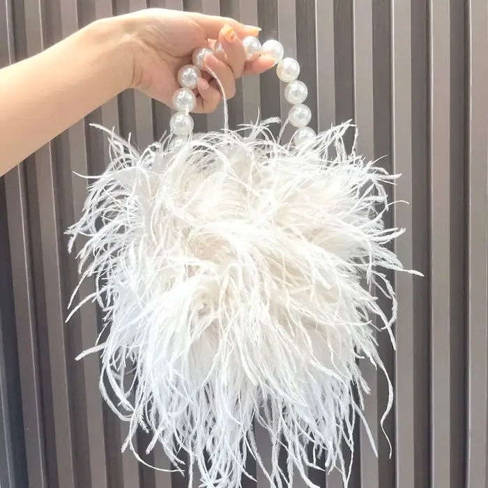 Pochette de soirée en fourrure moelleuse