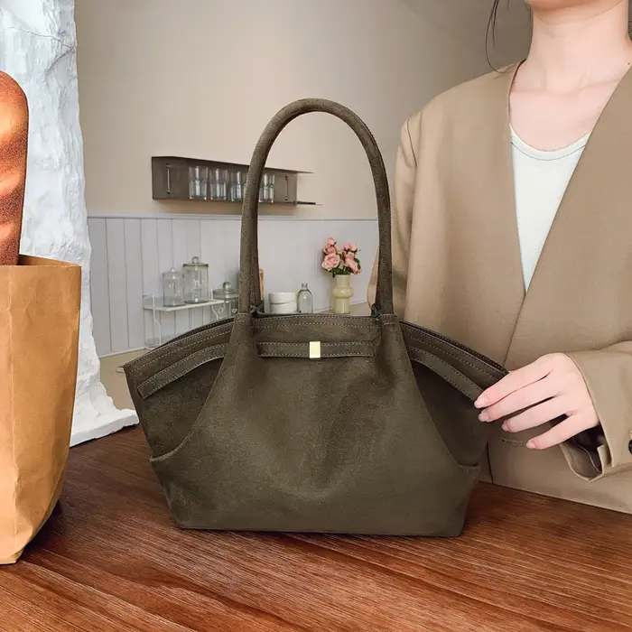 2025 Sac fourre-tout en daim pour femmes avec poche intérieure Sac sous les bras Grande capacité Sacs cartable de