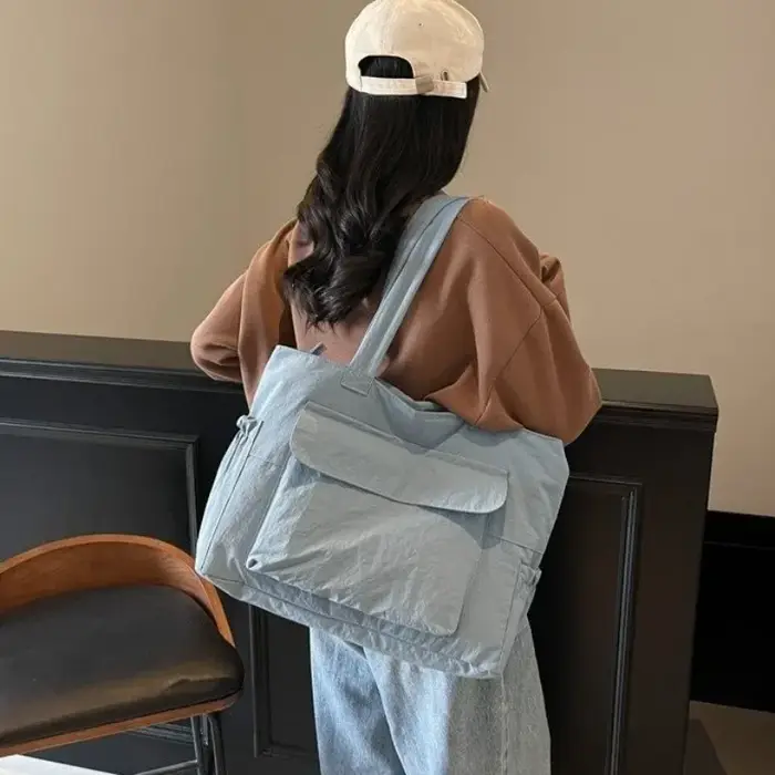 Sac messager pour femme de haute qualité par un créateur renommé - Sac bandoulière élégant en cuir