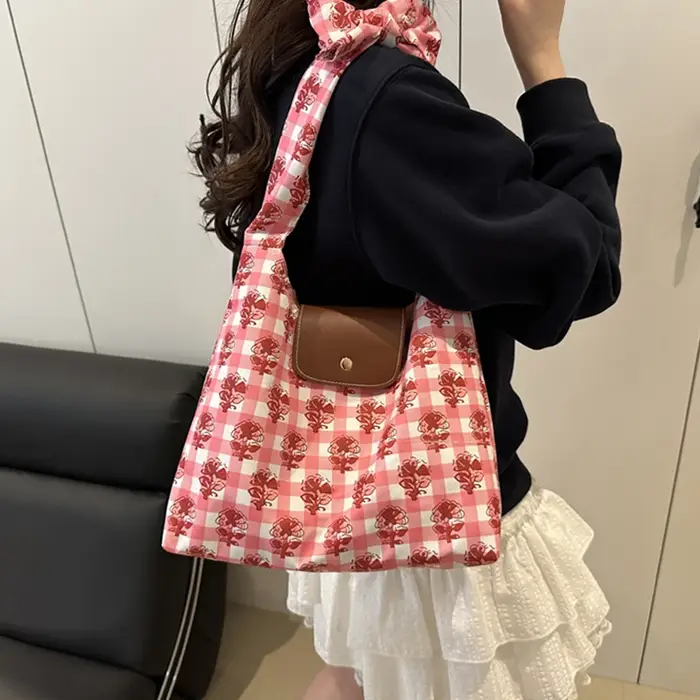 Sac fourre-tout à poignées nœud papillon et motif rayé