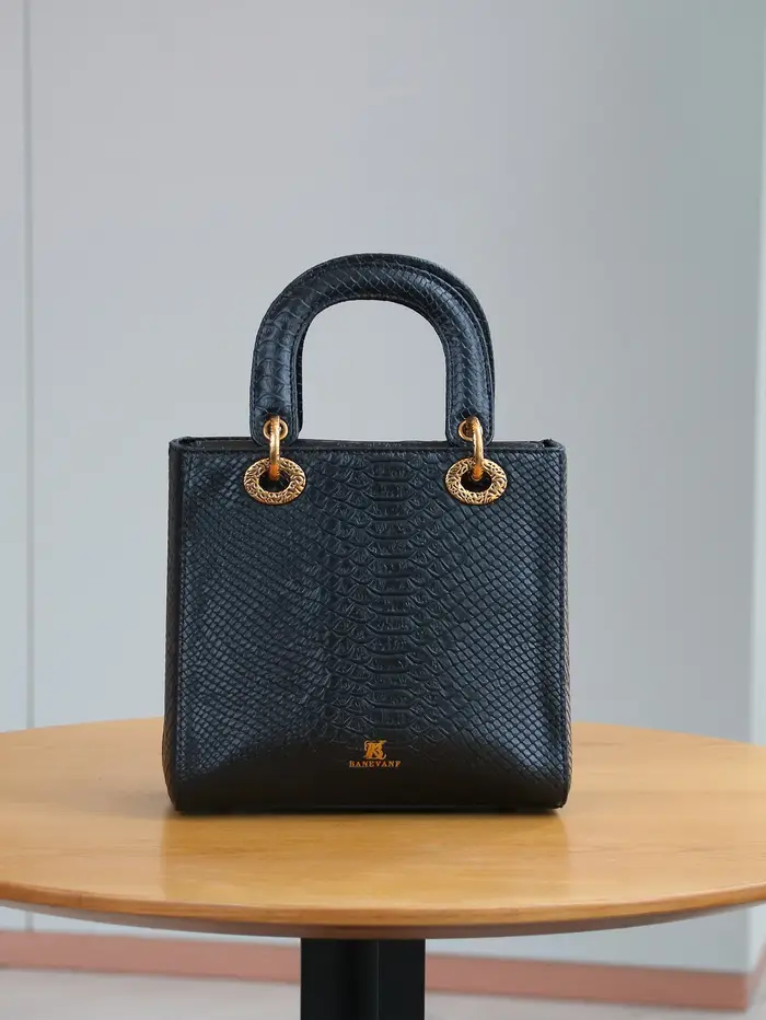 2025 nouvelle mode luxe serpent dame sac à main niche design texture avancée tempérament exotique petit sac banlieue Joker épaule moi