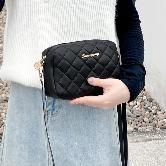 Petit sac messager à pompon pour femmes