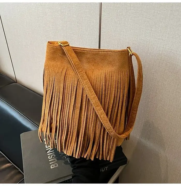 Sac à bandoulière en daim camel pour femme avec franges et sangle réglable