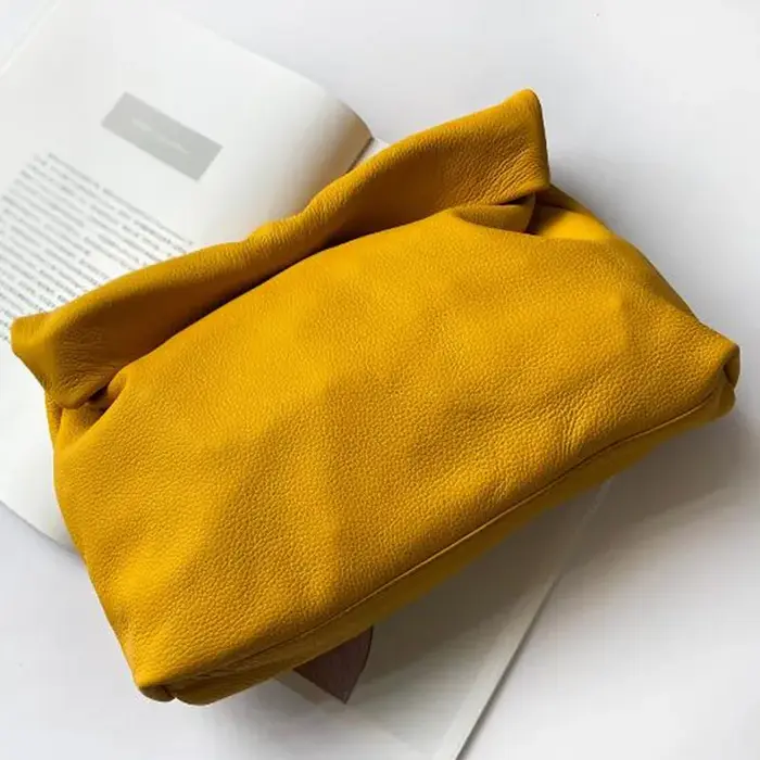 Sac en cuir souple à bords roulants pour femme