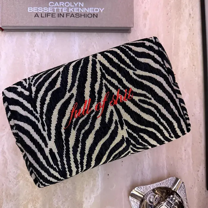 Pochette cosmétique personnalisée Zebra – Trousse de toilette de voyage brodée