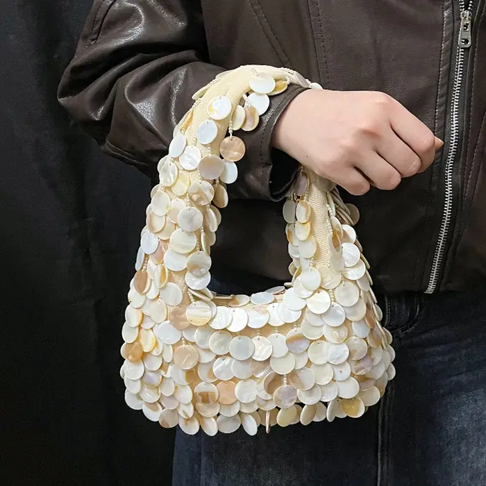 Sac à main en coquillage perlé cousu à la main, nouveau style printemps 2026, style banquet mondain,