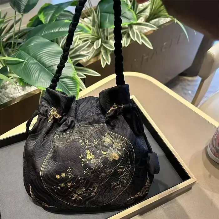 Sacs à main rétro en soie