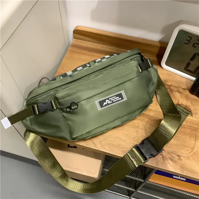 Sac de Poitrine Tendance 2025 – Nouveau Sac Bandoulière Décontracté Sportif Multifonctionnel Grande Capacité Style Simple et Personnalisé