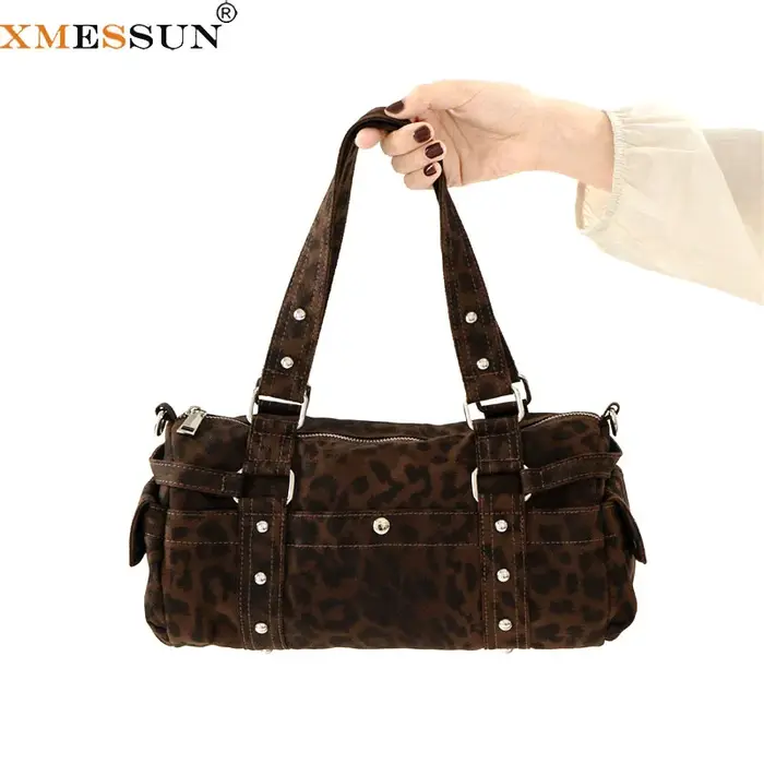XMESSUN Nouveau Sac Fourre-tout Vintage Léopard à Rivets pour Moto, Sac Boston Tendance pour Trajet Quotidien, Sac à Bandoulière Décontracté pour Femme