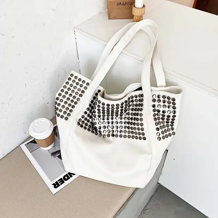 Sac fourre-tout à rivets pour femmes