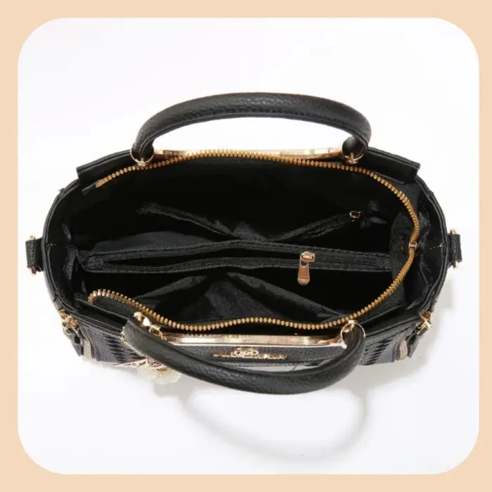 Ensemble de 3 sacs à main en cuir PU grain litchi. Ce sac bandoulière uni pour femme présente une texture haut de gamme.