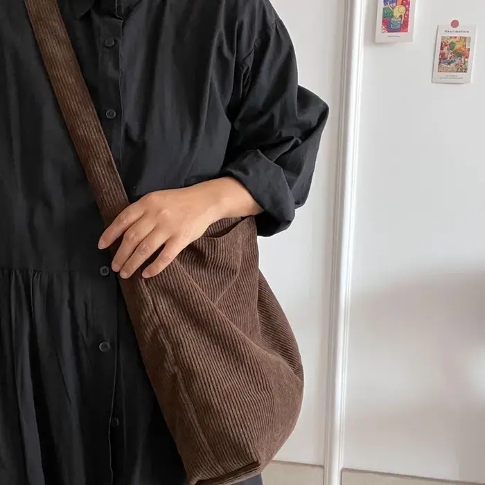 Sac à bandoulière rétro en velours côtelé pour femmes