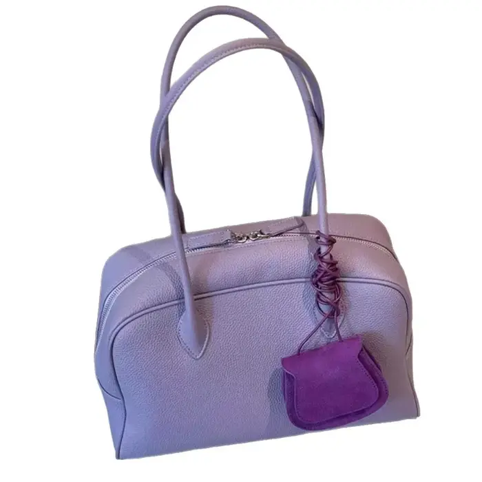 Nouveau Sac Fourre-tout Boston Violet 2026 Grande Capacité Sac à Main Bandoulière pour Trajet Quotidien Sac Bowling Style Décontracté en Cuir Synthétique