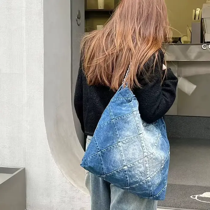 Sac fourre-tout en jean offre spéciale de la saison nouveau sac à main pour femme sac à bandoulière en chaîne à la mode