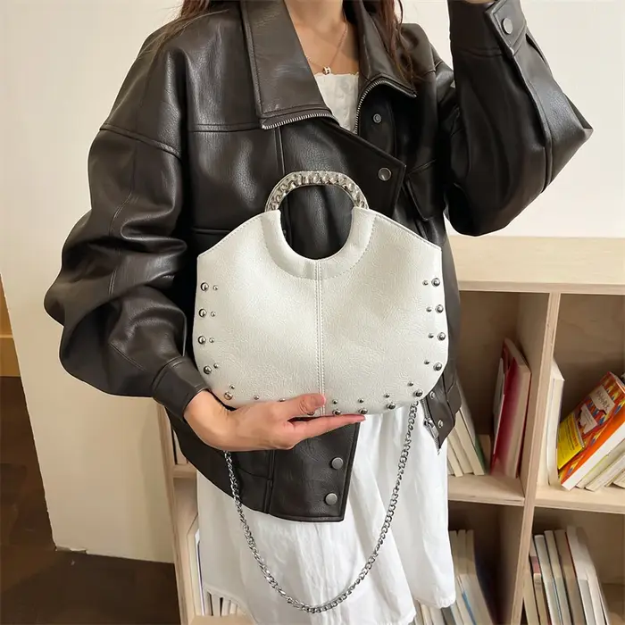 Sac à main vintage bordeaux pour femme, style punk, décorations rivets, sacs à bandoulière chaîne, nouveaux sacs de luxe de créateur 2026 pour femmes