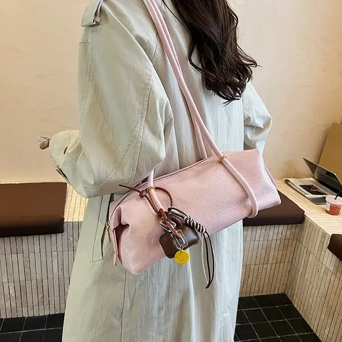 Sac à bandoulière cylindrique en similicuir froissé pour femme