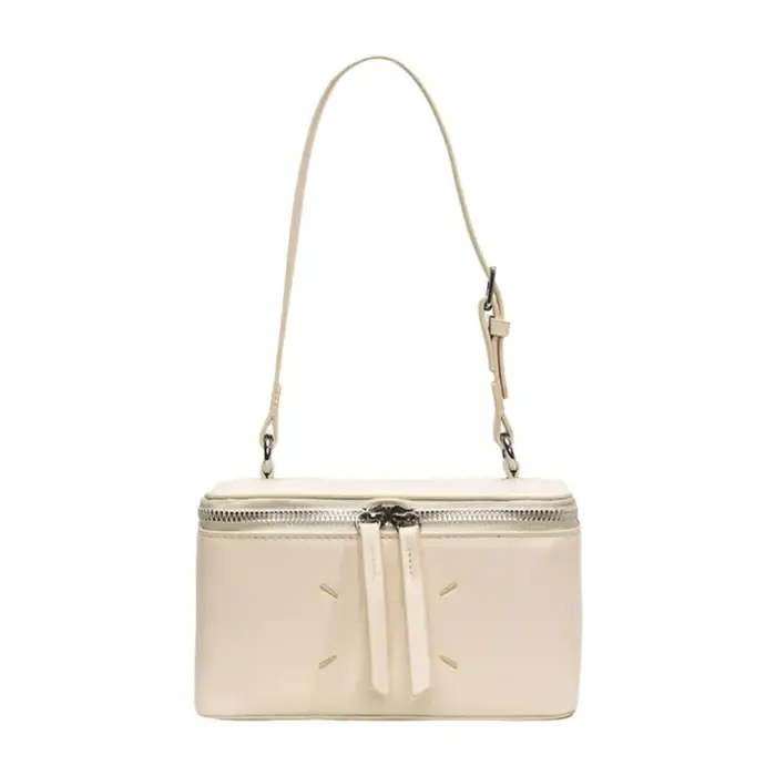 Sac carré tendance, best-seller de la saison