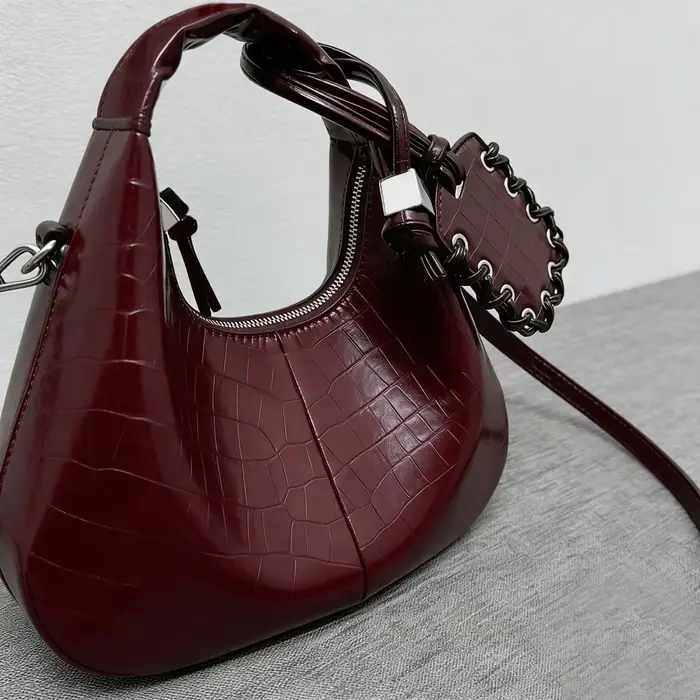 Sac à bandoulière Y2K tendance style punk rock parisien pour femme