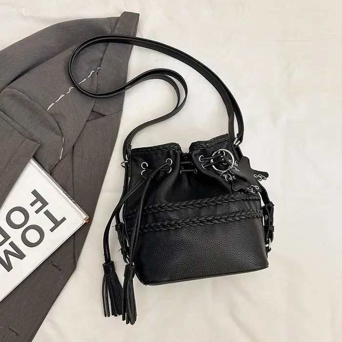 Sac à bandoulière seau noir pour femmes, sac à main à cordon de serrage, polyvalent, mode décontract