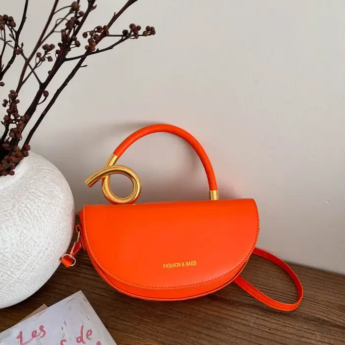 Sac bandoulière de style selle avec sangle