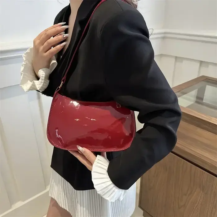 Sac à main en cuir verni pour femmes
