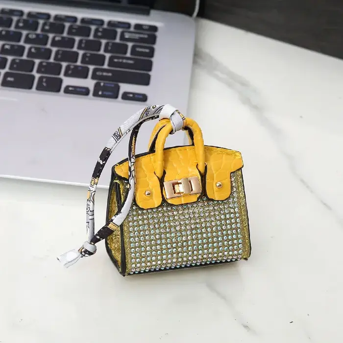 Mini sac décoratif suspendu motif peau de serpent
