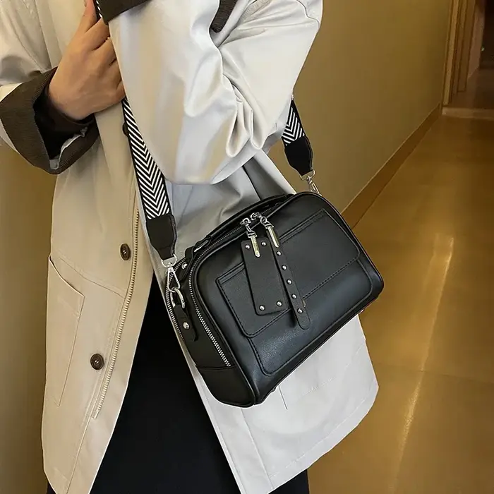 Sac à bandoulière à large sangle pour femmes