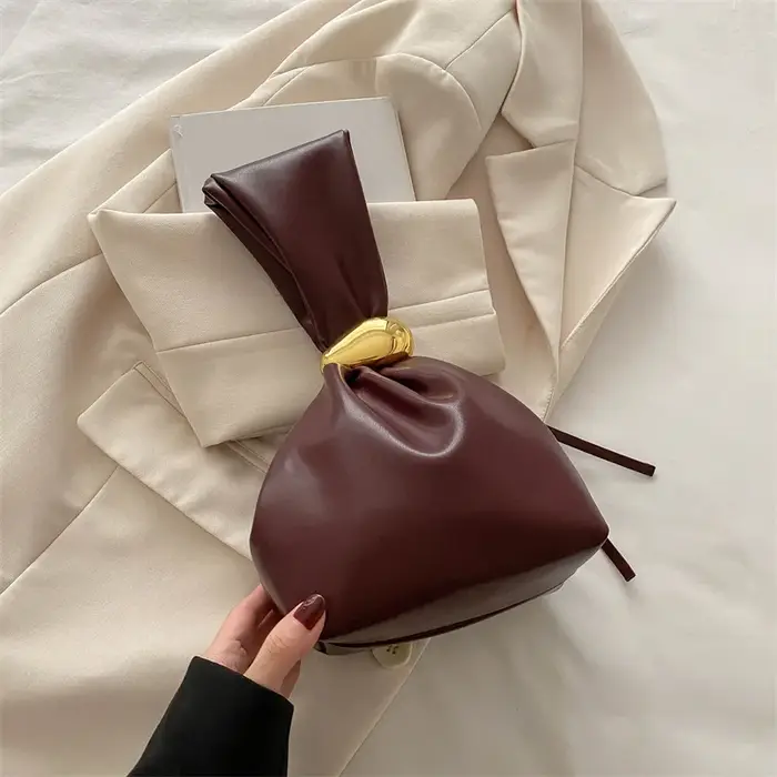 Pochette personnalisée en cuir souple pour femmes