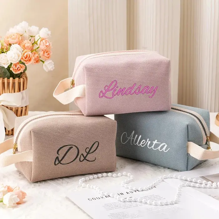 Pochette de maquillage personnalisée avec broderie de nom