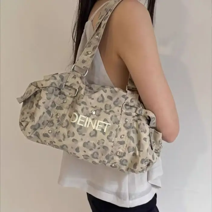 Vintage léopard rivet moto sac à main en forme de baril Boston décontracté sacs de messager pour fem