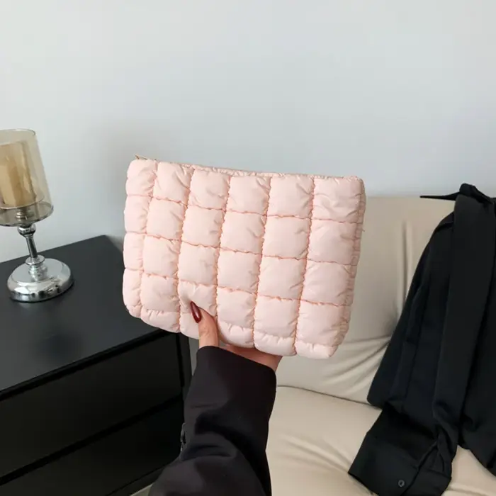 Pochette de maquillage rembourrée et matelassée pour femmes