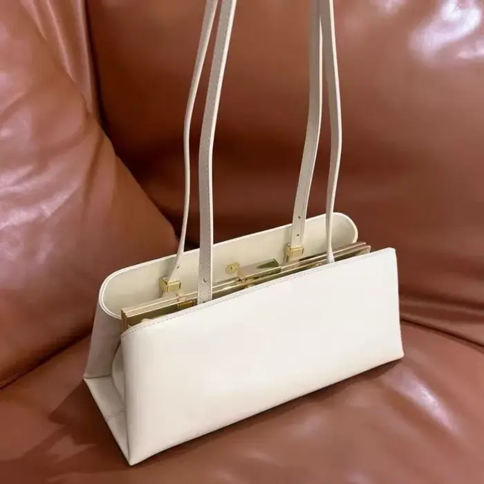 Pochette longue avec bandoulière réglable