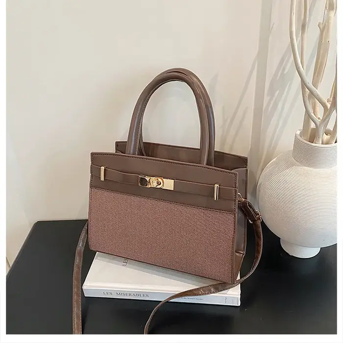 Sac à bandoulière décontracté tendance grande capacité, style urbain simple, pour usage quotidien en hiver