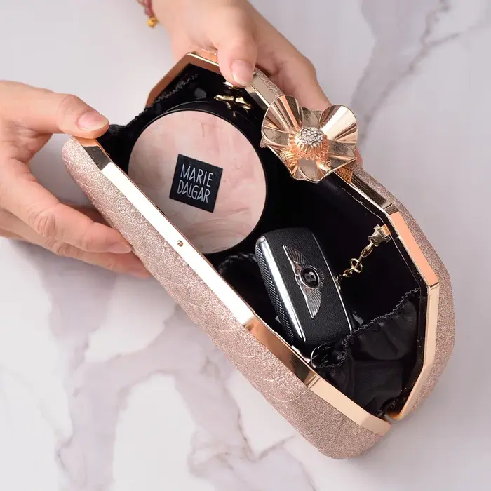 Pochette rose de luxe à motif losanges