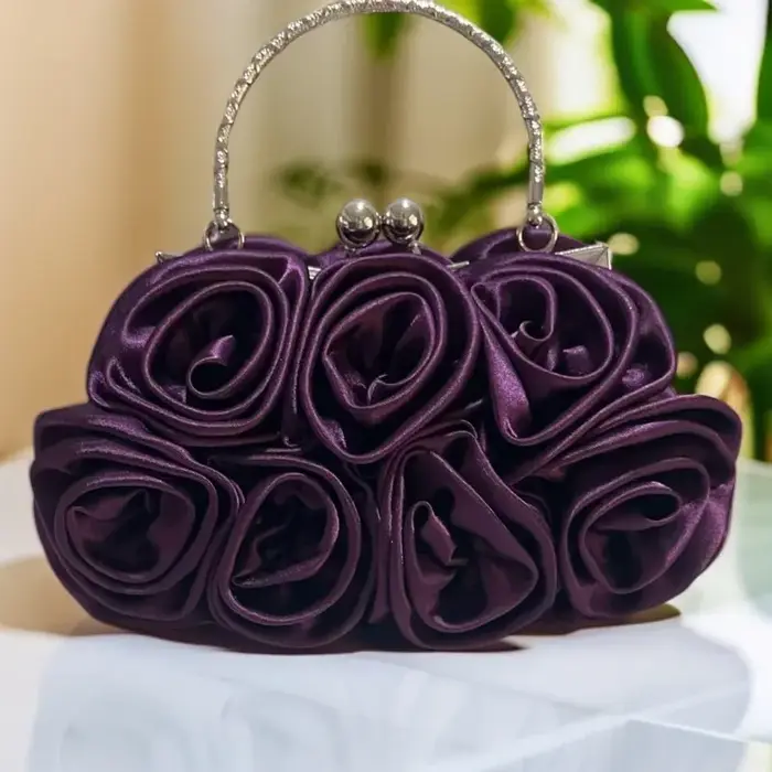 Pochette à fleurs en Satin