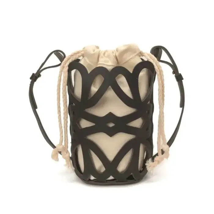 Sac à langer haut de gamme : élégant sac bandoulière pour femme avec logo de designer minimaliste et grande capacité