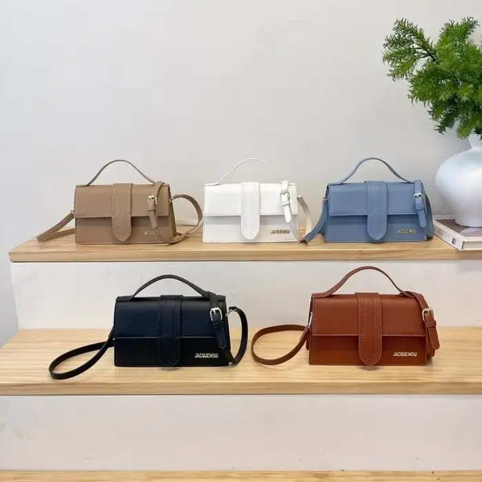 Sac à langer fourre-tout tendance et élégant : Sac à main pour femme avec logo de créateur de luxe et style vintage unique