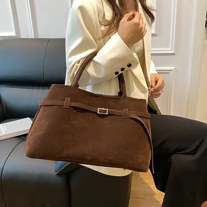 Boucle Design décoratif solide Faux daim sac à main grande capacité moraillon fourre-tout décontracté 2026 offre spéciale sacs pour femmes Bolsas Femininas