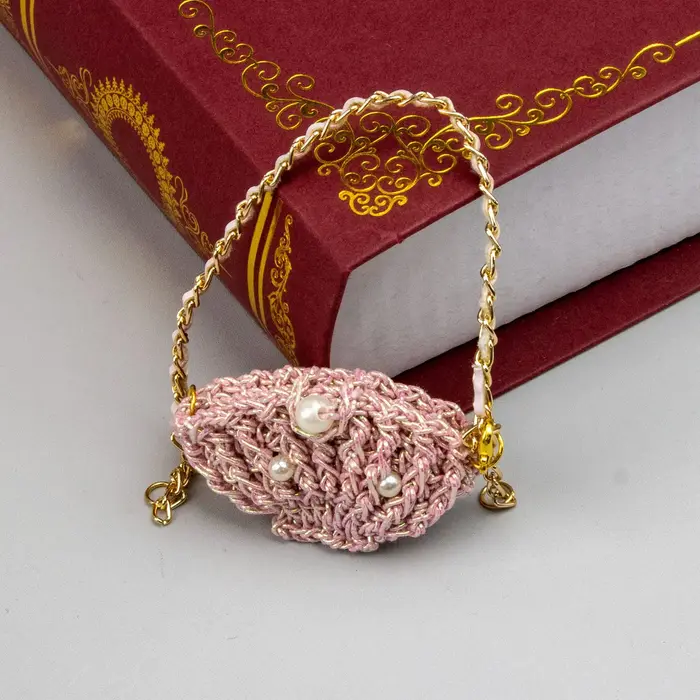 Petit sac carré en cuir tricoté à double poche