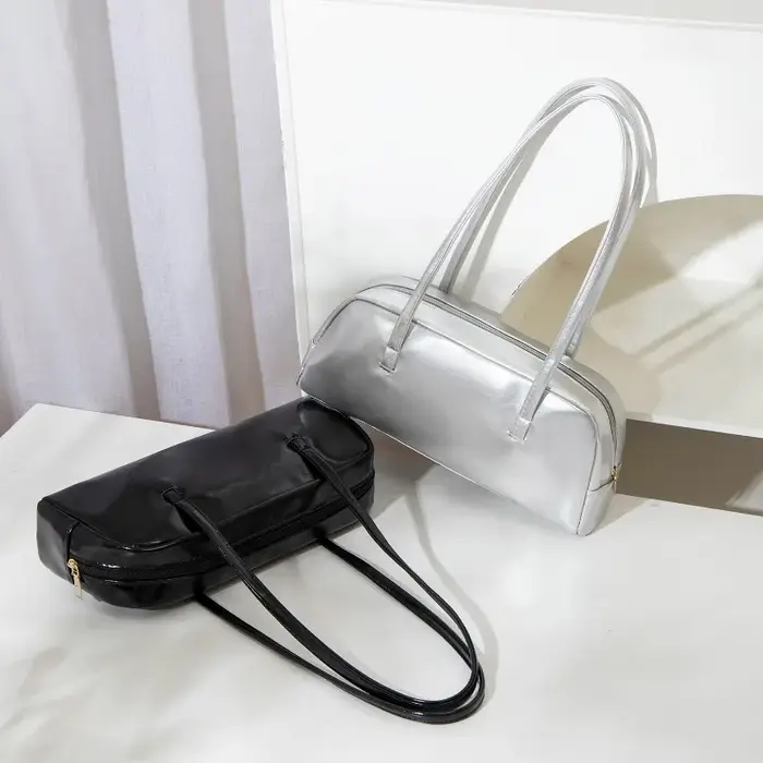 Petit sac à une épaule de couleur unie de style français