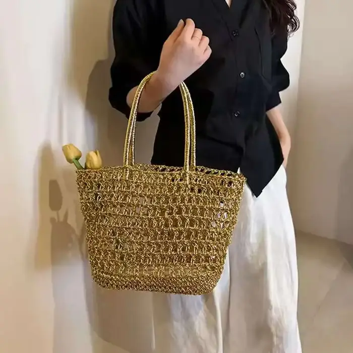 Sac fourre-tout doré tressé à la main ajouré