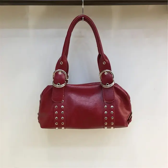 2025 marque Design Vintage Rivet Larfe capacité en cuir oreiller sacs à main mode élégant voyage aisselle sac femmes sac fourre-tout décontracté