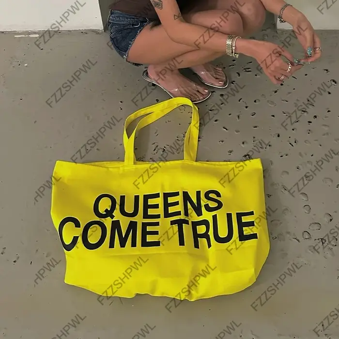 Sac en toile de style streetwear avec esthétique tendance